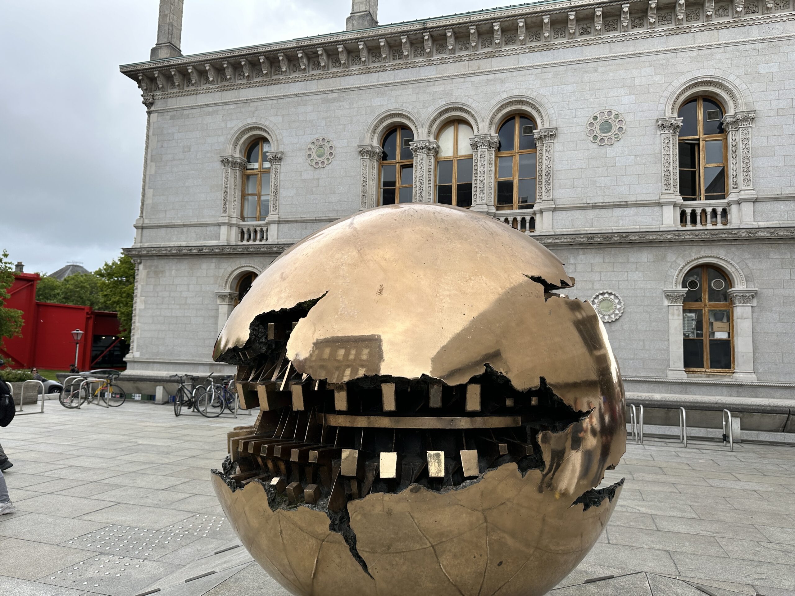 Kunstinstallation im berühmten Trinity College