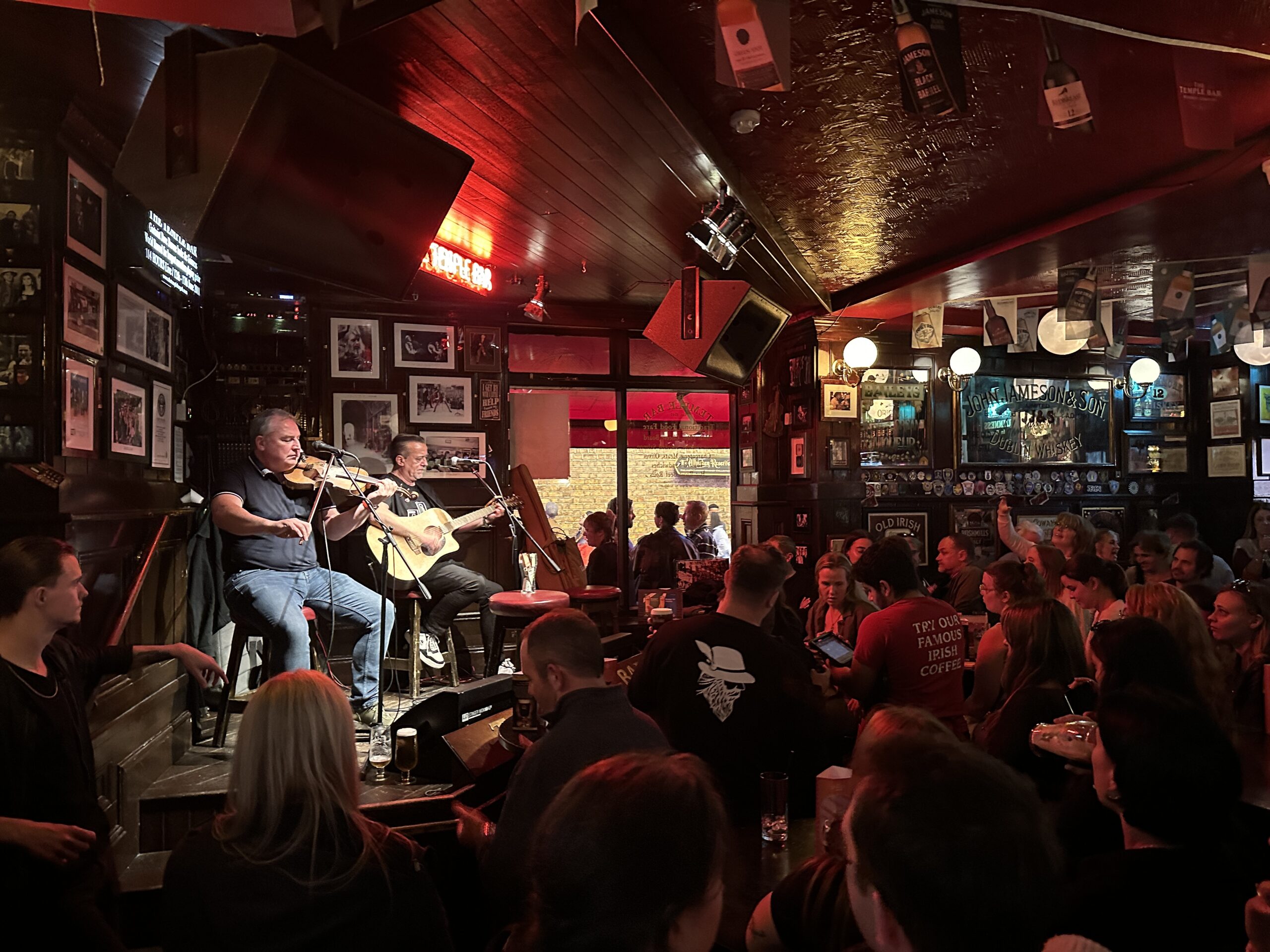 In der Temple Bar ist immer was los – dafür sorgen auch richtig gute Musiker