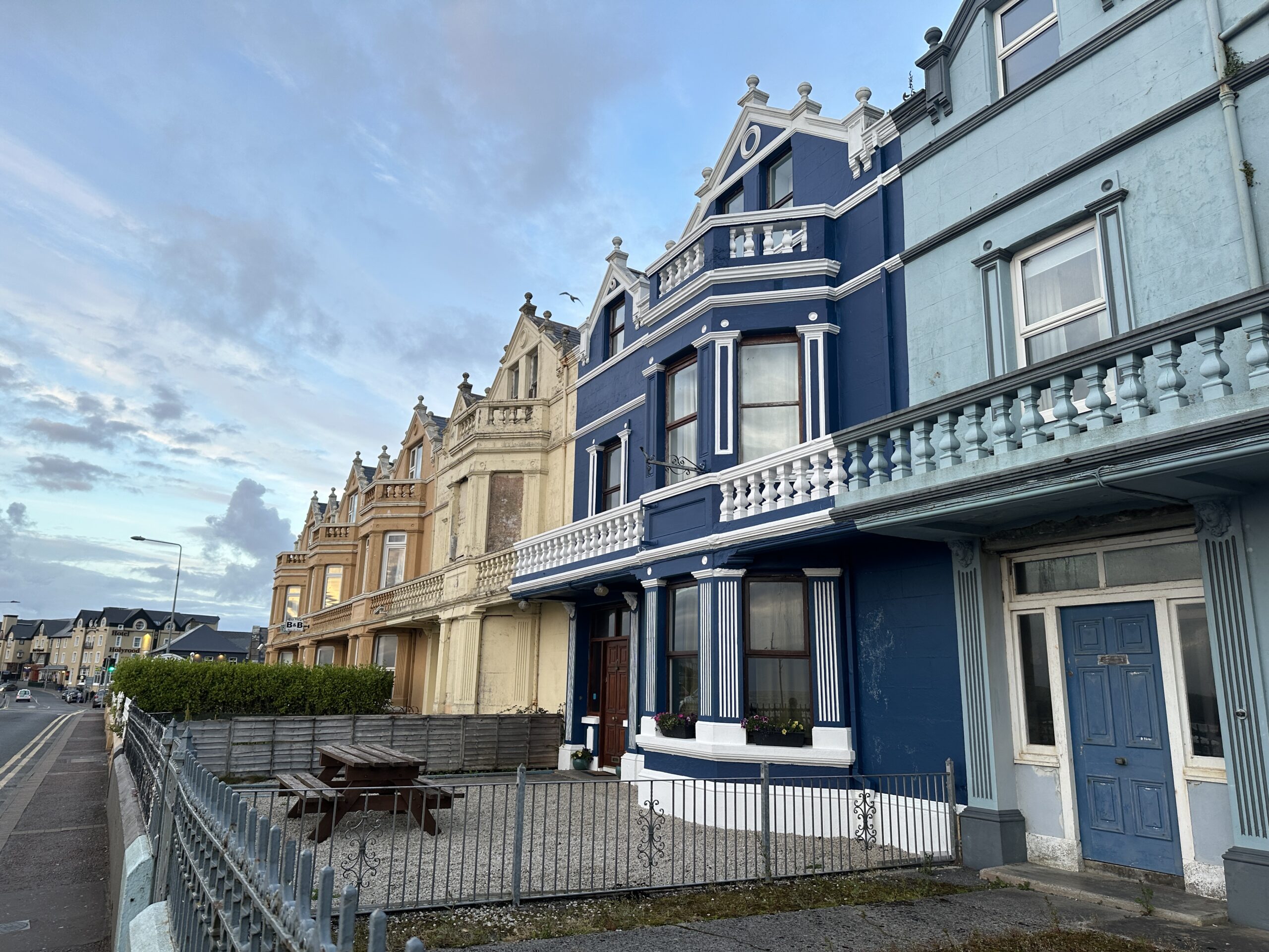 Die schöne Strandpromenade von Bundoran