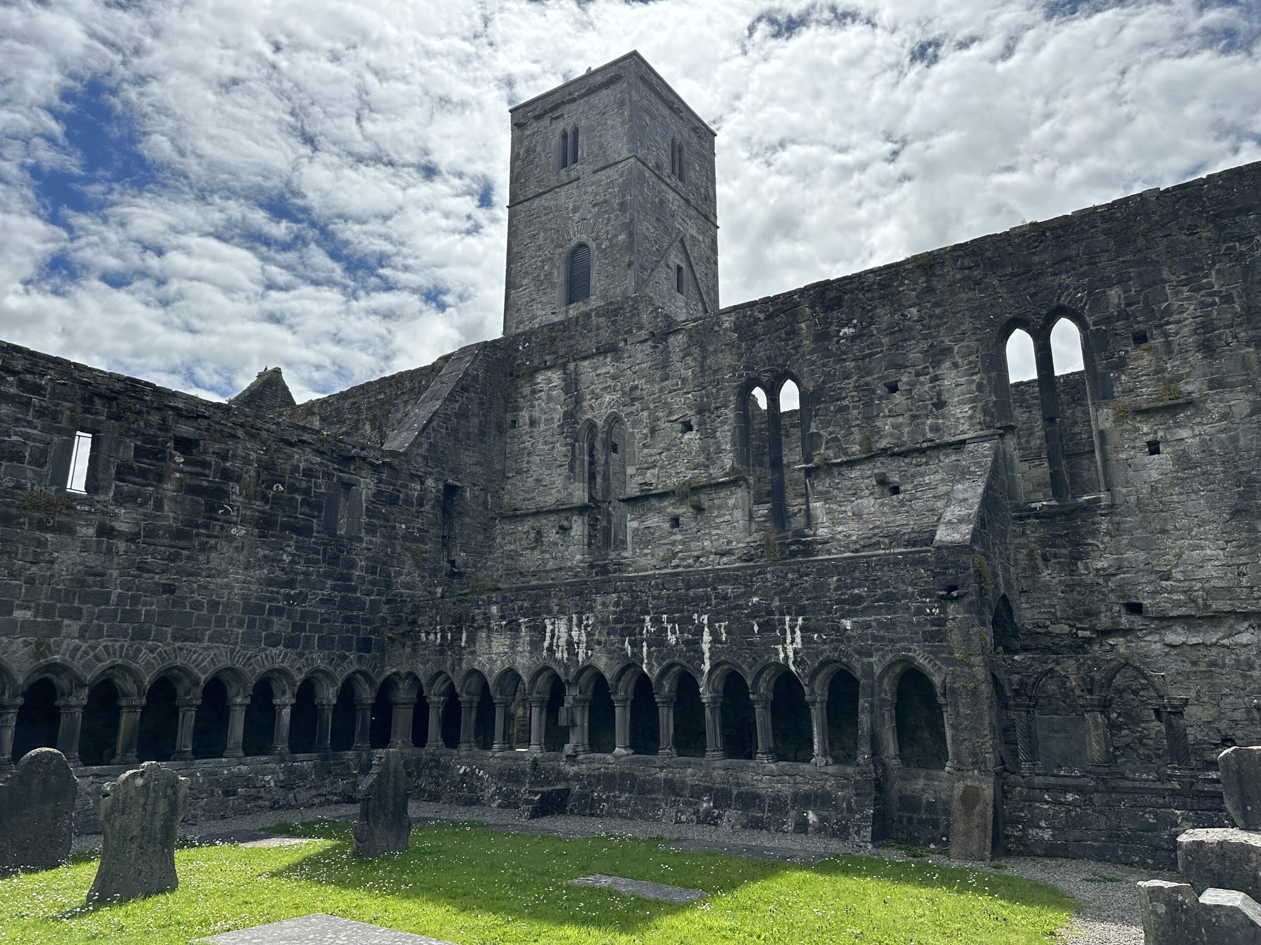 ... die Abtei beziehungsweise Probstei ist auf jeden Fall eindrucksvoll