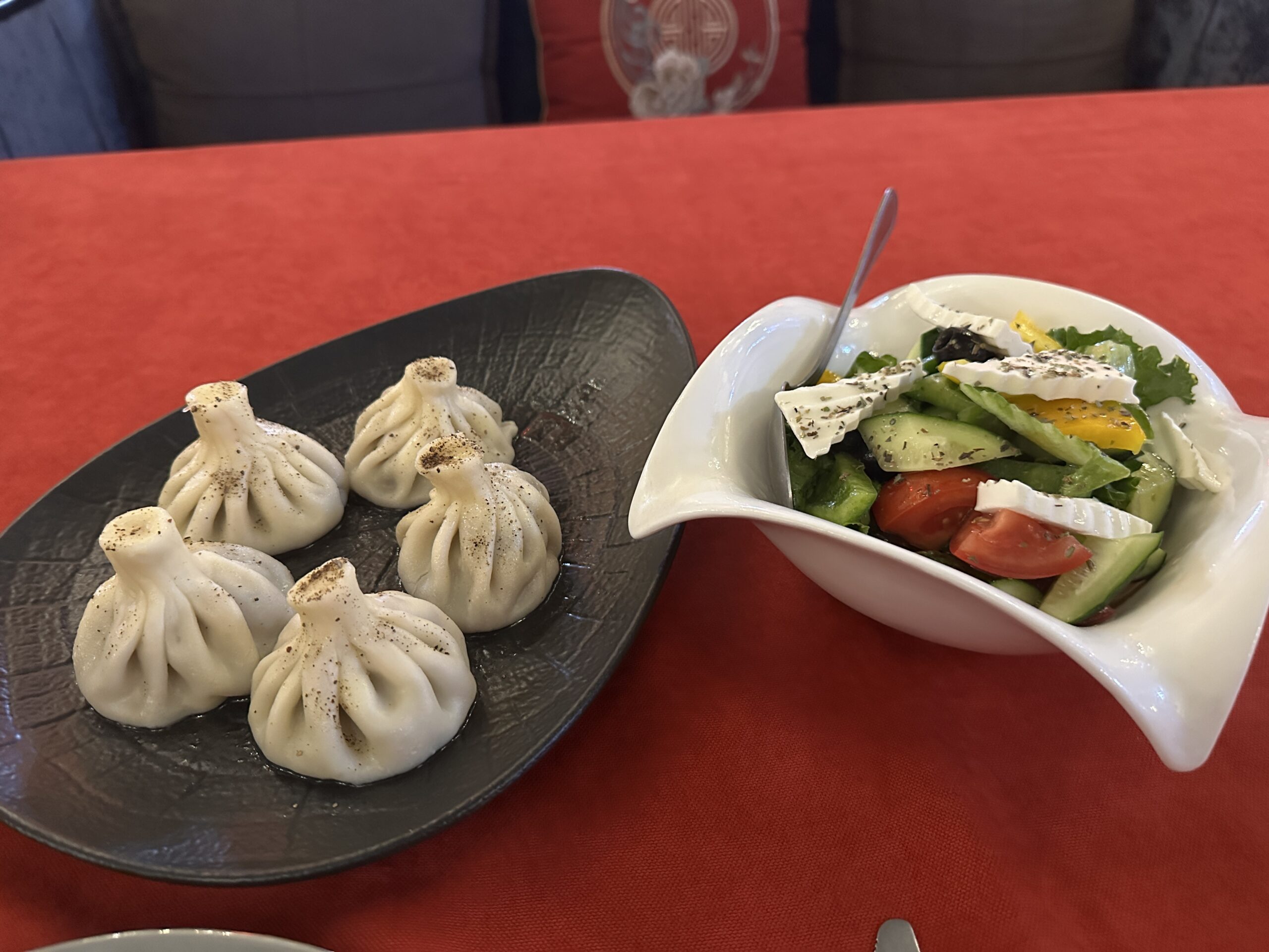 In Ermangelung kasachischer Spezialitäten: Geogrische Khinkali als Mitternachtssnack