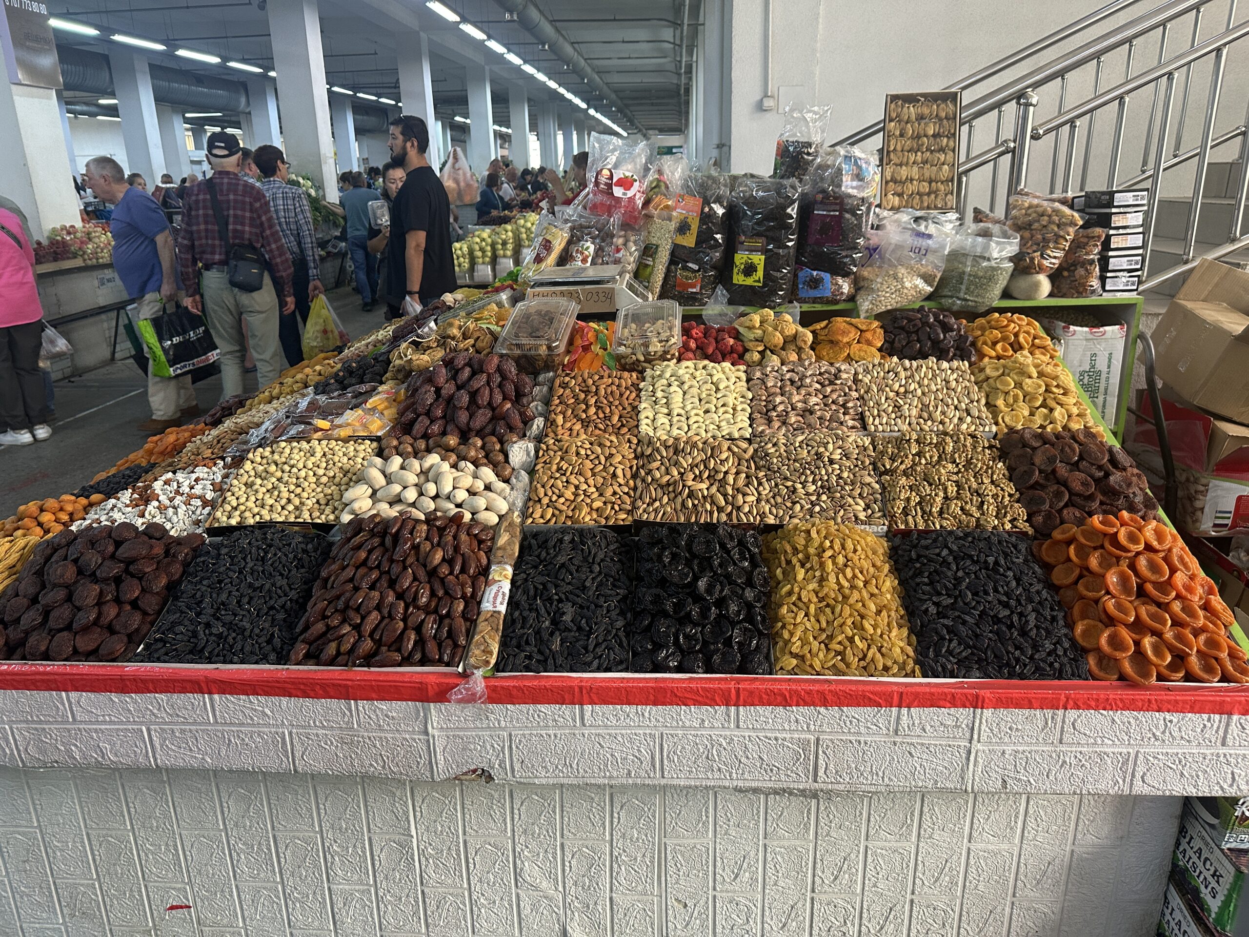 Ein schöner. lebendiger Basar: Kök Basar