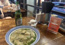 Shanghai – Riyadh – Istanbul: Teil 1 (Tokyo-Shanghai) Heute im Angebot: Wonton-Suppe. Oder Wonton Suppe. Es gibt übrigens auch Wonton-Suppe!