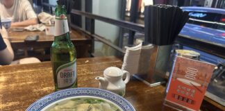 Shanghai – Riyadh – Istanbul: Teil 1 (Tokyo-Shanghai) Heute im Angebot: Wonton-Suppe. Oder Wonton Suppe. Es gibt übrigens auch Wonton-Suppe!