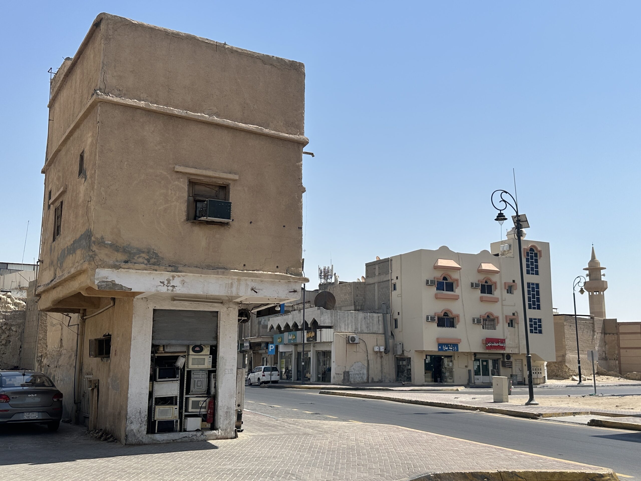 Etwas eigenartiges Gebäude im Zentrum von Hofuf