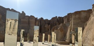 Kunstinstallation in den Al-Qarah-Bergen in Al-Ahsa, Saudi Arabien