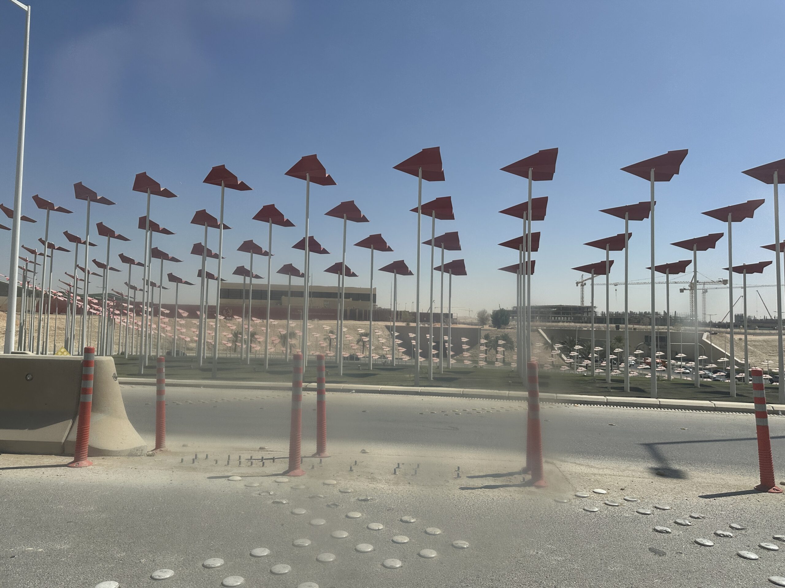 Kunstwerk irgendwo in der Nähe der King Saud-Universität