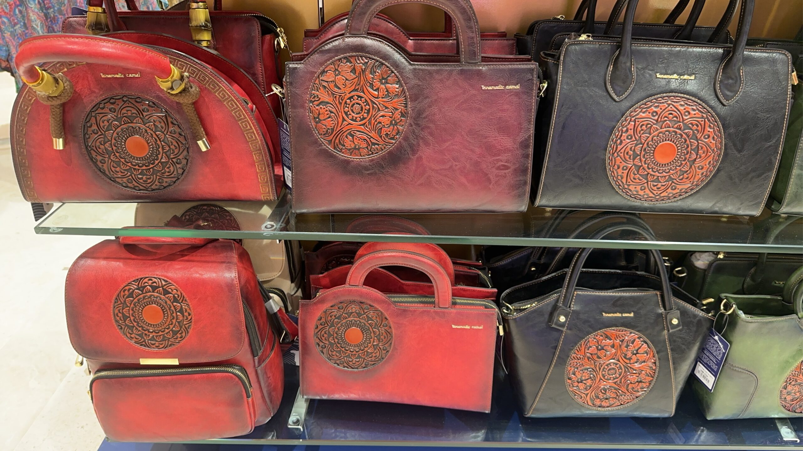 Frage an die Gemahlin: Würdest du dich über diese schöne, handgefertigte Handtasche freuen? Die klare Antwort hat vier Buchstaben.