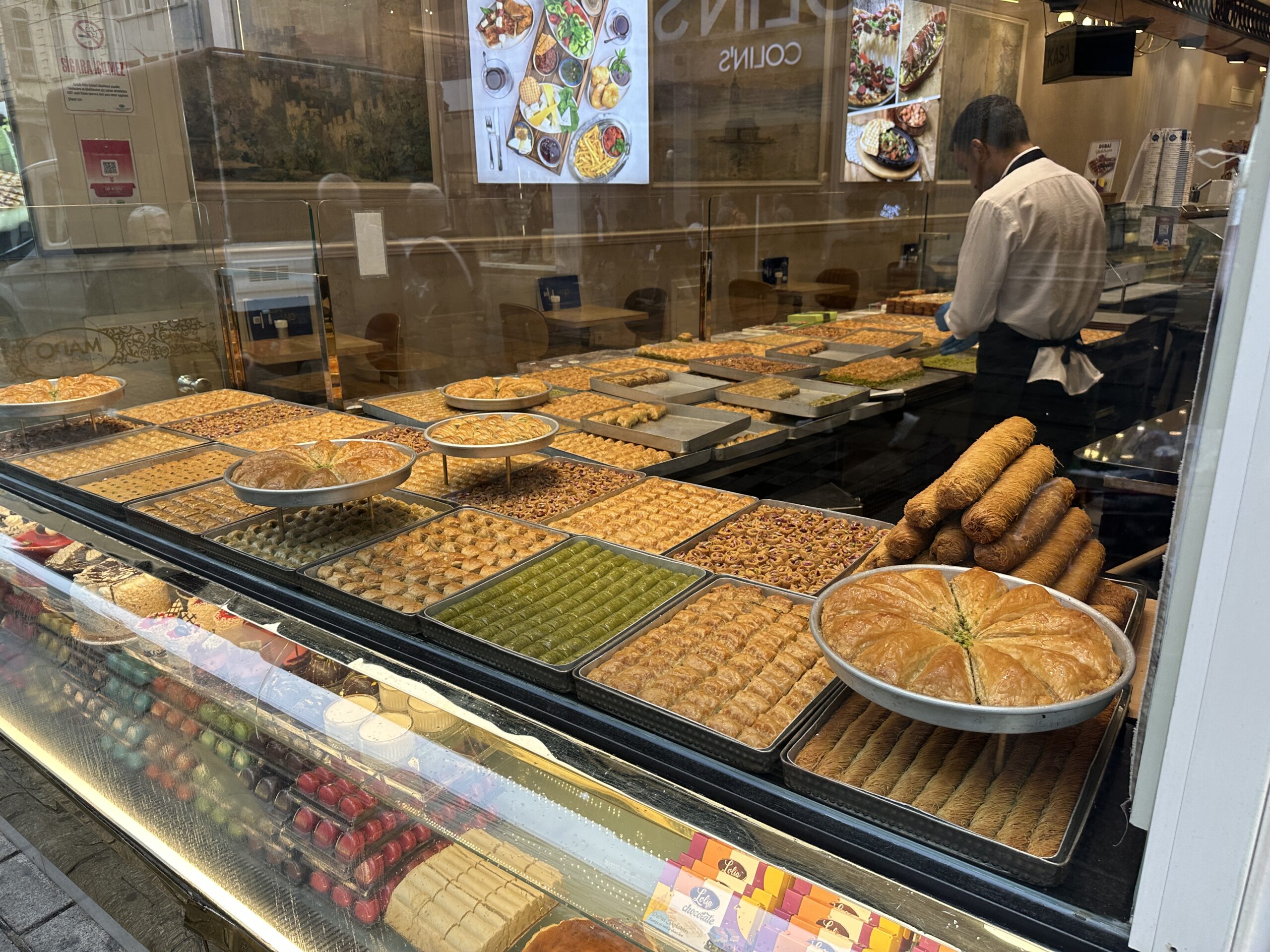 Wem hier nicht der Zahn tropft... türkische Süßigkeiten in Istanbul