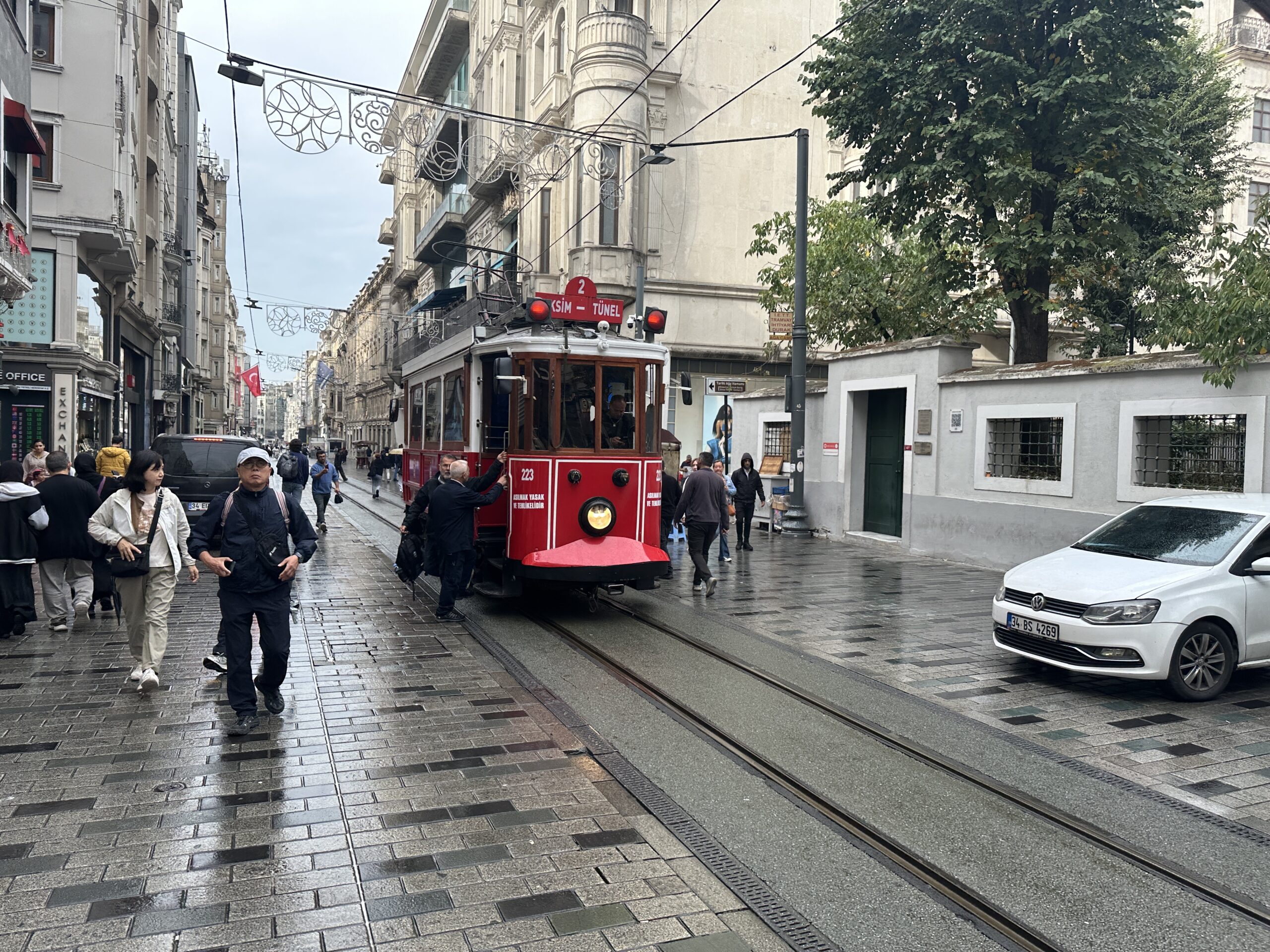 ...als auch am Tag einiges los. Bei Regen allerdings etwas weniger.